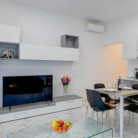 Modern 1br Apartment, Location Sliema