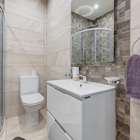 Modern 1br Apartment, Location